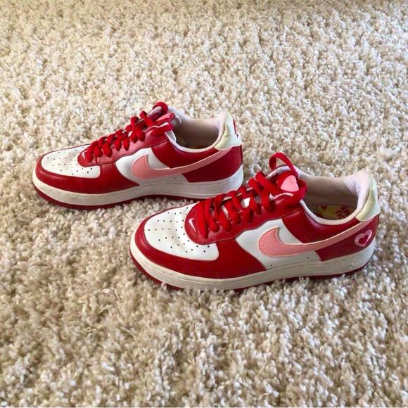 VINTAGE “VALENTINE’S DAY” W AIR FORCE 1 (2004) - Size 9 - Picture 2 of 8